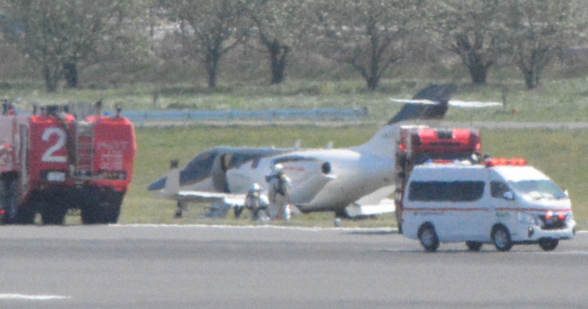 成田空港でプライベートジェットが滑走路から外れる　けが人なし