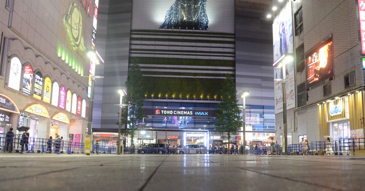 Police issue warnings to 21 youths in Tokyo's Kabukicho in bid to prevent crimes