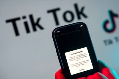 中国系アプリ「ＴｉｋＴｏｋ」。米国の若者は支持 （２０２５年1月、バージニア州アーリントン） Bloomberg