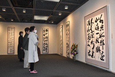 19日まで開催中の「第33回小緑會展」＝札幌市中央区で2026年4月14日、西本紗保美撮影