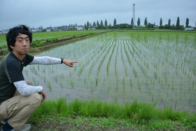 これまでも新潟県内であった夏の「異常高温」の対策を訴えたコメ農家。令和の米騒動の前触れ取材となり、コメ問題の追跡はこの時から始まっていた＝新潟市で2023年5月29日、中津川甫撮影