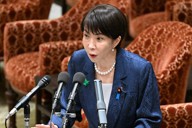 衆院内閣委員会の国家情報会議設置法案の質疑で中道改革連合・長妻昭氏の質問に答弁する高市早苗首相＝国会内で2026年4月17日午前10時9分、平田明浩撮影