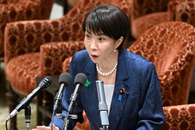 衆院内閣委員会の国家情報会議設置法案の質疑で中道改革連合・長妻昭氏の質問に答弁する高市早苗首相＝国会内で2026年4月17日午前10時9分、平田明浩撮影