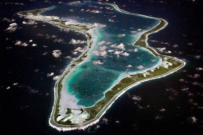 米英軍の基地がある英領チャゴス諸島のディエゴガルシア島＝米海軍提供・AP