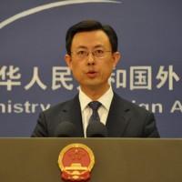 中国外務省の郭嘉昆副報道局長＝北京で2025年12月17日、畠山哲郎撮影