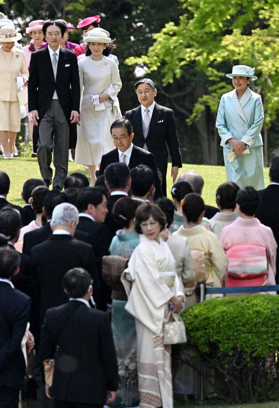 春の園遊会に臨まれる天皇、皇后両陛下、秋篠宮ご夫妻、皇族方＝東京・元赤坂の赤坂御苑で2026年4月17日午後1時50分、西夏生撮影