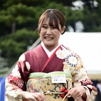 春の園遊会後、取材に応じる村瀬心椛さん＝東京・元赤坂の赤坂御苑で2026年4月17日午後3時14分、西夏生撮影