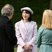 春の園遊会に臨まれる天皇、皇后両陛下の長女愛子さま＝東京・元赤坂の赤坂御苑で2026年4月17日午後3時18分、幾島健太郎撮影