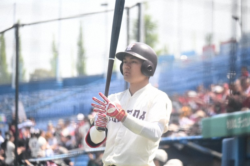 1年生ながら今季初戦でスタメンデビューした早大・阿部葉太選手＝神宮球場で2026年4月18日午前10時50分、高橋広之撮影