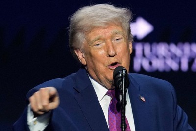 保守系団体の集会で演説するトランプ米大統領＝米西部アリゾナ州フェニックスで17日、AP