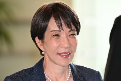首相官邸に入る高市早苗首相＝2026年4月17日午前8時11分、平田明浩撮影