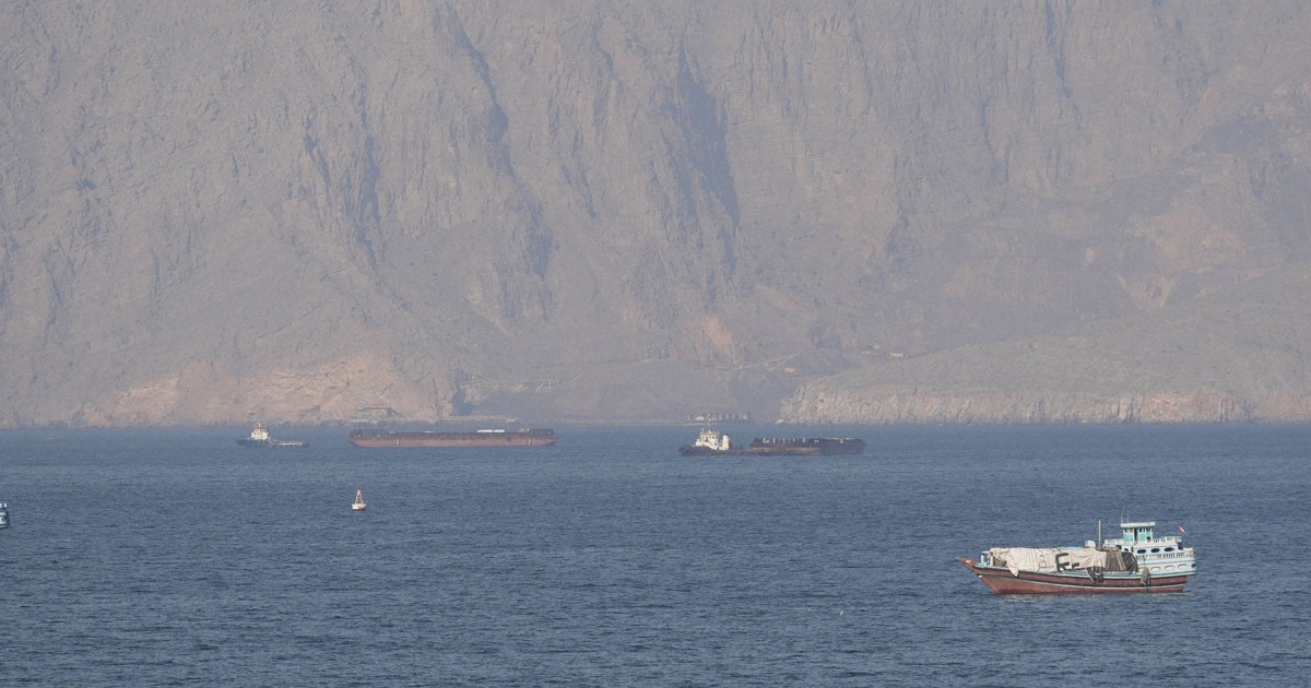 船体に穴も　ペルシャ湾停泊中の商船三井船から日本人4人下船