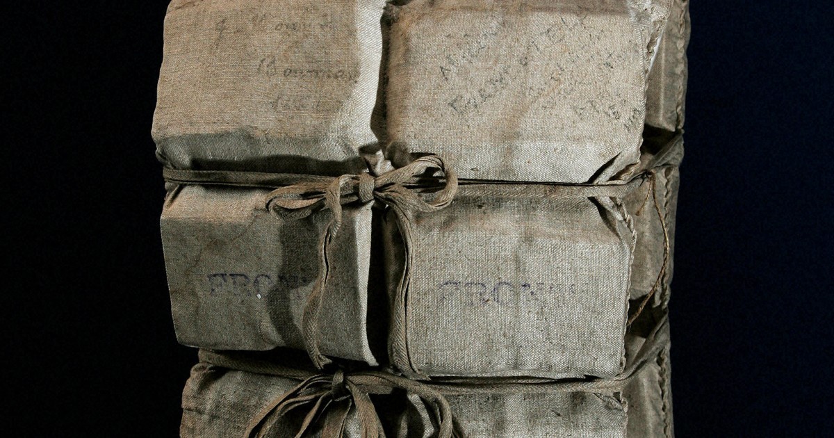 タイタニック号の救命胴衣が1億円超で落札　生存者が着用