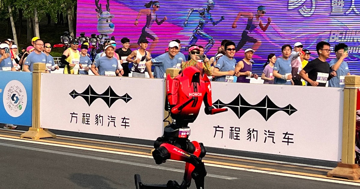 優勝「者」は世界記録超え　北京で人型ロボットがマラソン大会