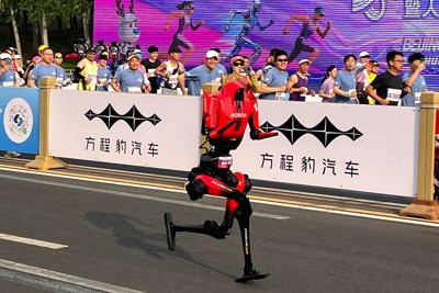 中國經濟K型化:機器人產業蓬勃發展,但多數民眾卻是輸家?