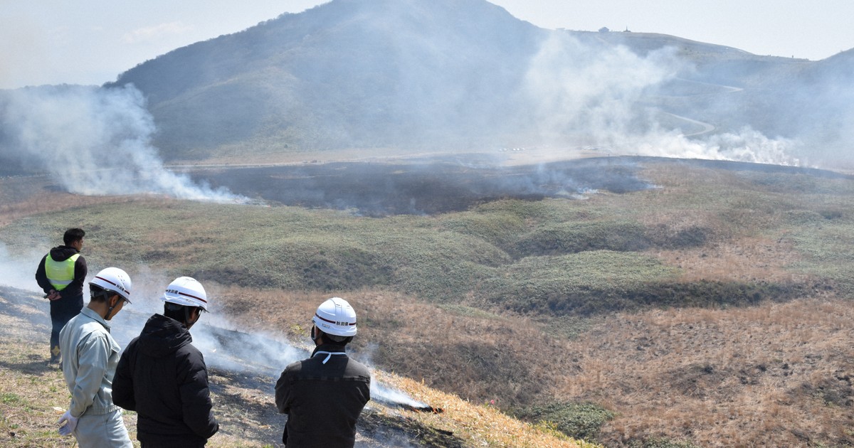 秋田・男鹿の寒風山で「山焼き」　春の風物詩、2年ぶりに開催