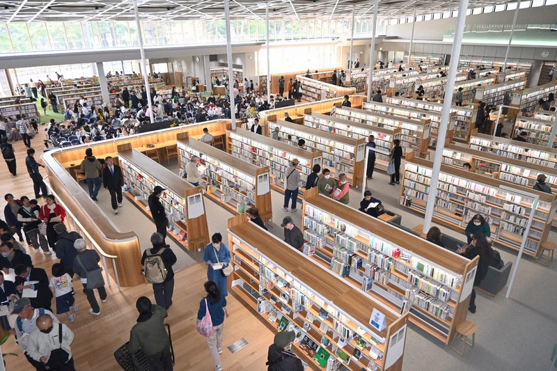 最大32万冊を収蔵できる別府市立図書館＝大分県別府市野口原で2026年3月28日、山口泰輝撮影