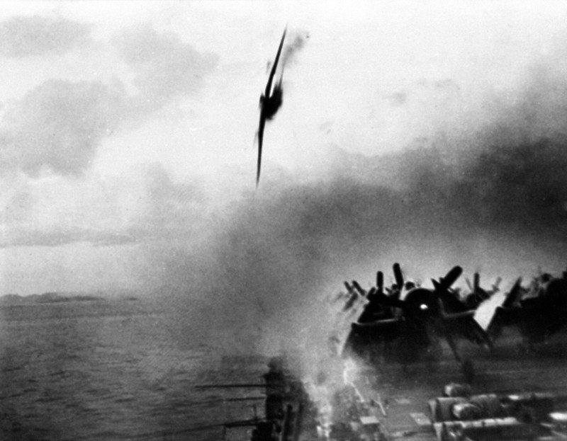 敵の爆弾でシャベルを作る」? 昭和天皇が「敗戦」を確信した時 | 毎日新聞