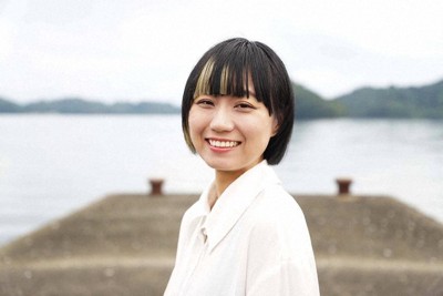 パーソナリティーを務める谷口亜純