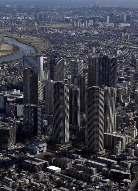 タワーマンションが林立する川崎市中原区の武蔵小杉エリア＝2026年1月25日午後1時7分、本社ヘリから