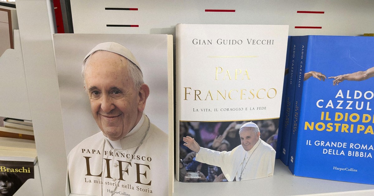 前ローマ教皇死去1年、懐かしむ声今も　関連書籍の出版続く