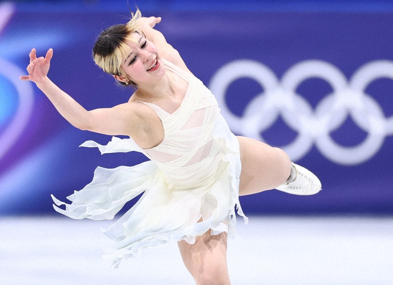 ミラノ五輪の女子SPで演技する米国のアリサ・リュウ選手＝ミラノ・アイススケートアリーナで2026年2月17日、猪飼健史撮影