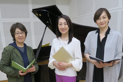 朗読ミュージカルに出演する（左から）未沙のえるさん、稔幸さん、成瀬こうきさん＝東京都内で、明珍美紀撮影