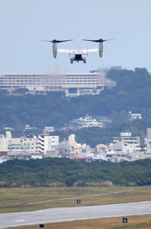 米軍普天間飛行場に飛来した米軍オスプレイ＝沖縄県宜野湾市で2023年12月1日