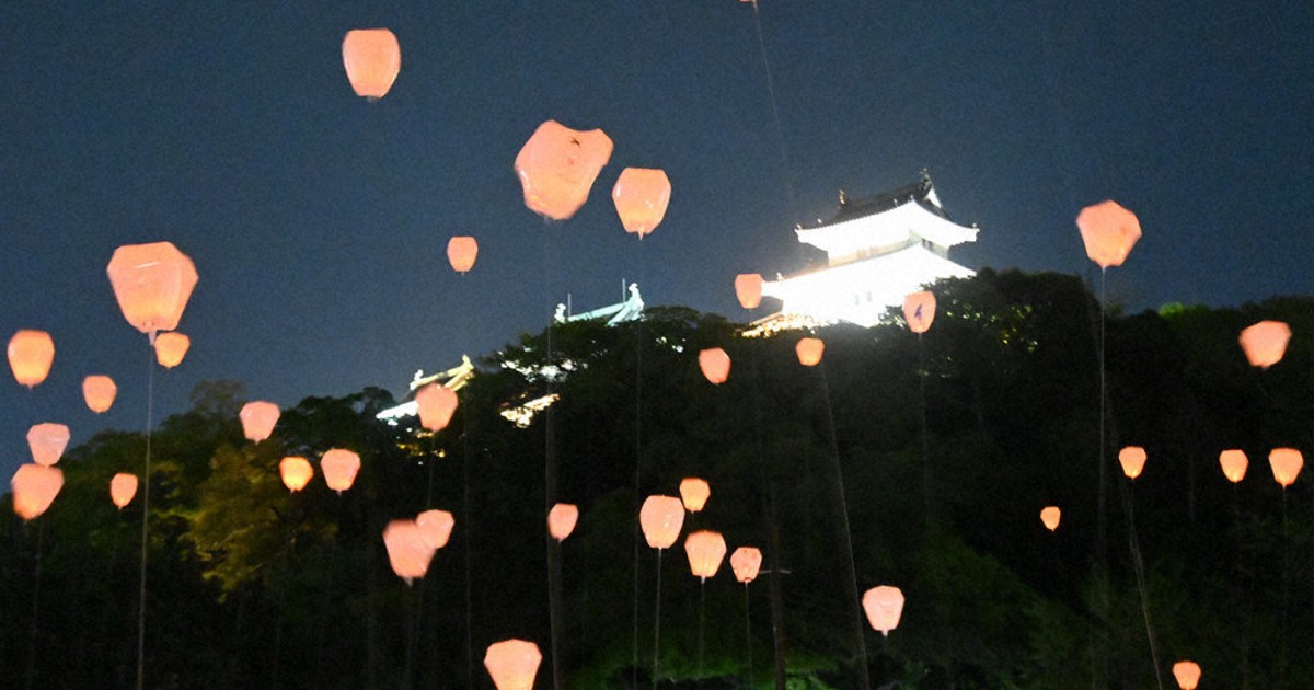 和歌山城での幻想的なランタン催しを楽しむ