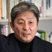 インタビューに答える元海将で金沢工業大大学院教授の伊藤俊幸氏＝東京都港区で2022年1月31日、竹内紀臣撮影