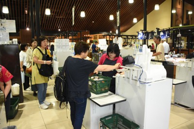 消費税の税率変更にはレジのシステム改修が必要になる＝栃木県下野市で2019年9月16日、萩原桂菜撮影