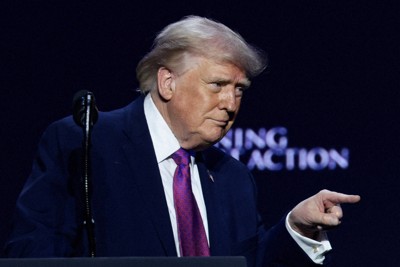 保守系団体のイベントで登壇したトランプ米大統領＝米西部アリゾナ州で2026年4月17日、ロイター