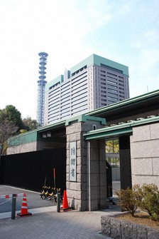 This 2019 file photo shows the main gate of the Ministry of Defense in Tokyo's Shinjuku Ward. (Mainichi/Kazuo Motohashi)