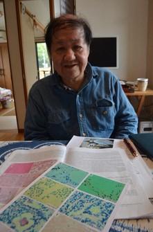 Toshihiro Takatsuji, professor emeritus at Nagasaki University, explains the research results while showing images of lung tissue, in Togitsu, Nagasaki Prefecture, April 15, 2026. (Mainichi/Takehiro Higuchi)
