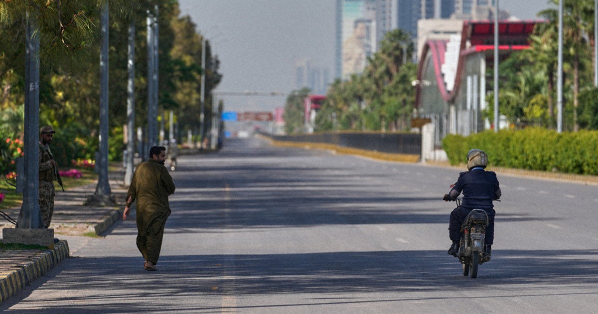 Trump offers mixed messages about path ahead for US war against Iran