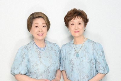 由紀さおり（左）と安田祥子＝内藤絵美撮影
