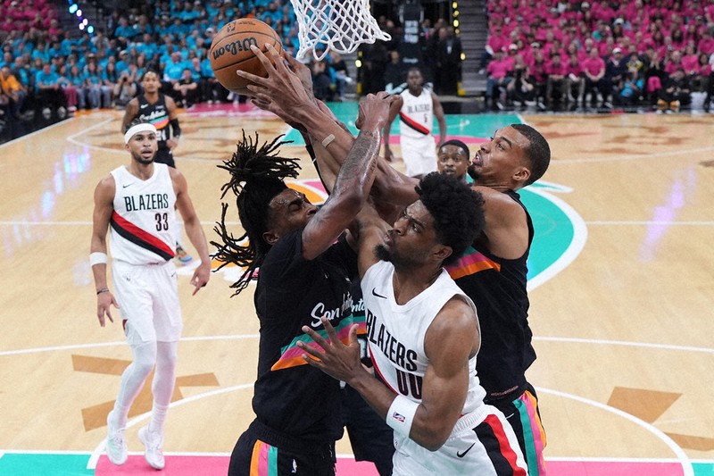 バスケットボール：バスケットボール NBA ウェンバンヤマ 最優秀守備