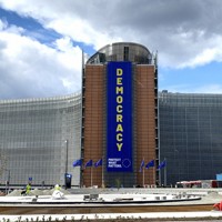 欧州連合（EU）の行政執行機関である欧州委員会が入る建物＝ブリュッセルで2026年4月20日午後3時49分、岡大介撮影