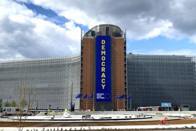 欧州連合（EU）の行政執行機関である欧州委員会が入る建物＝ブリュッセルで2026年4月20日午後3時49分、岡大介撮影