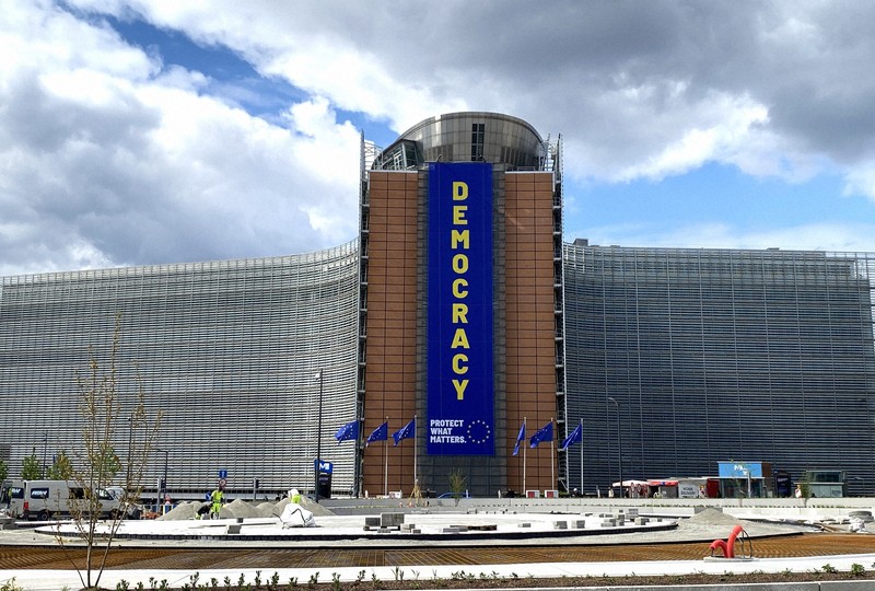 欧州連合（EU）の行政執行機関である欧州委員会が入る建物＝ブリュッセルで2026年4月20日午後3時49分、岡大介撮影