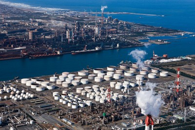 日本の製油所は中東原油の処理を前提に操業してきた（写真はENEOSの鹿島製油所）