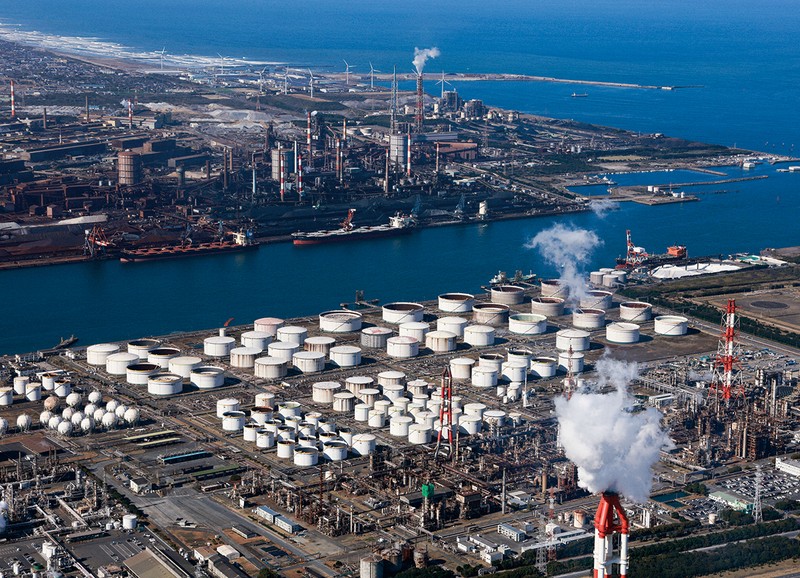日本の製油所は中東原油の処理を前提に操業してきた（写真はENEOSの鹿島製油所）