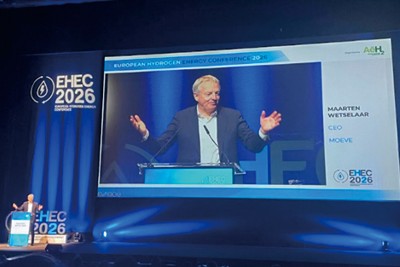 「スペイン水素展示会ＥＨＥＣ ２０２６」で講演を行うモエべのウェツェラーＣＥＯ （筆者撮影）