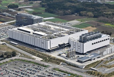 熊本県菊陽町に進出したTSMCのJASM熊本第1工場＝熊本県菊陽町で2025年4月3日、本社ヘリから野田武撮影