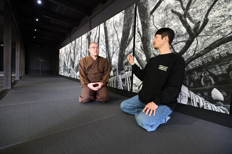一面真っ黒な坐禅堂 「光がないからこそ」の特別な体験 三重 | 毎日新聞
