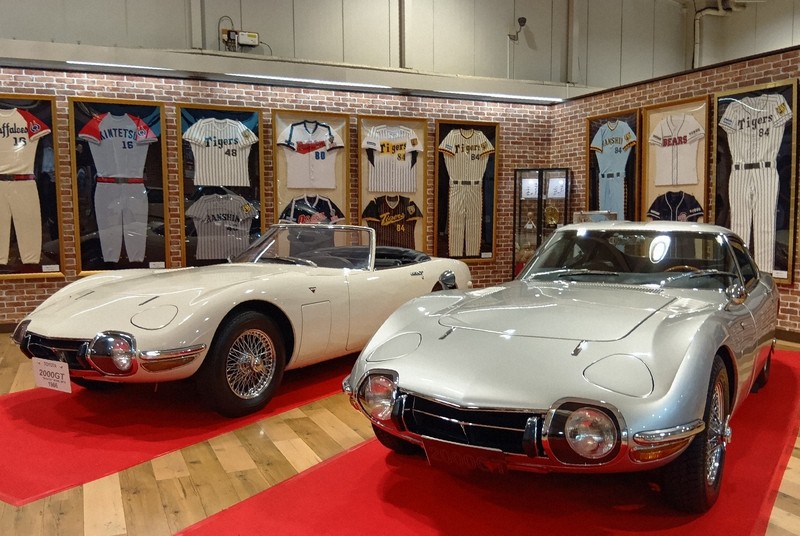 007は二度死ぬ」のボンドカーなど展示 トヨタ2000GT | 毎日新聞