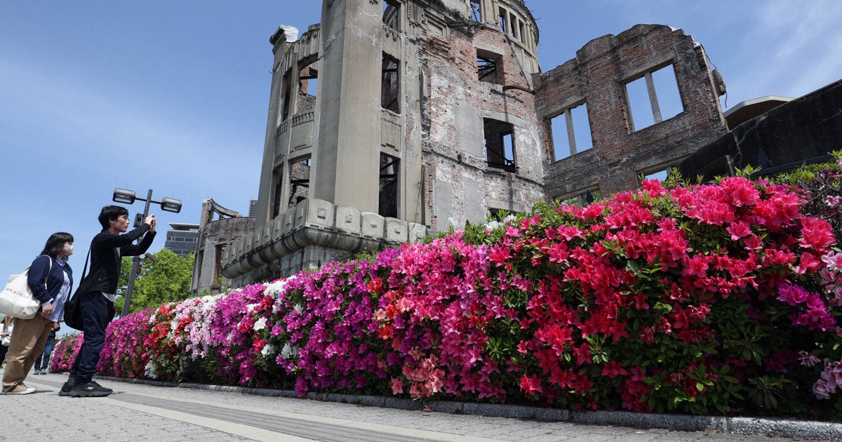 Japan Photo Journal: Azaleas surrounding Hiroshima A-bomb Dome in full bloom