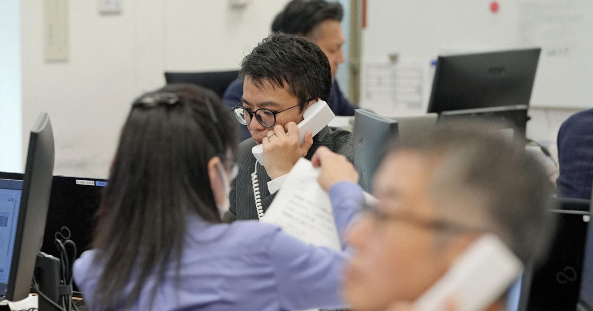 Nikkei tops 60,000 for 1st time, but ends lower in morning