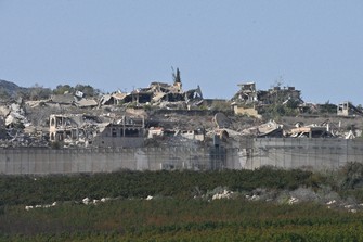 イスラエル軍に破壊されたレバノン南部の村、クファルキラ＝イスラエル側より2025年11月24日、松岡大地撮影