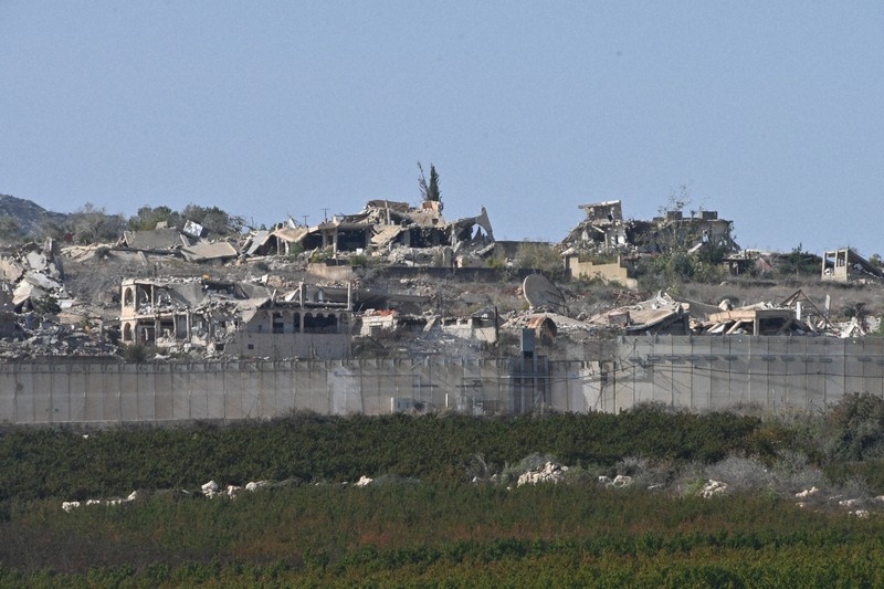 イスラエル軍に破壊されたレバノン南部の村、クファルキラ＝イスラエル側より2025年11月24日、松岡大地撮影